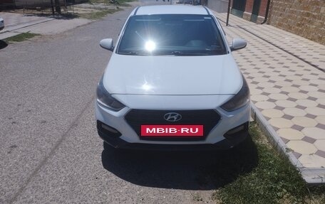 Hyundai Solaris II рестайлинг, 2018 год, 900 000 рублей, 4 фотография