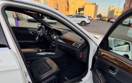 Mercedes-Benz E-Класс, 2013 год, 2 000 000 рублей, 21 фотография