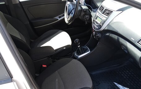 Hyundai Solaris II рестайлинг, 2011 год, 750 000 рублей, 5 фотография