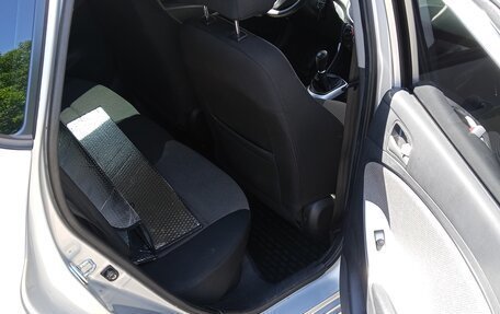 Hyundai Solaris II рестайлинг, 2011 год, 750 000 рублей, 6 фотография