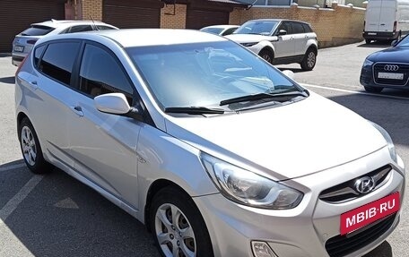 Hyundai Solaris II рестайлинг, 2011 год, 750 000 рублей, 2 фотография