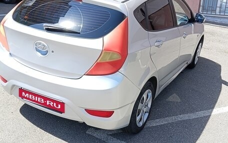 Hyundai Solaris II рестайлинг, 2011 год, 750 000 рублей, 3 фотография
