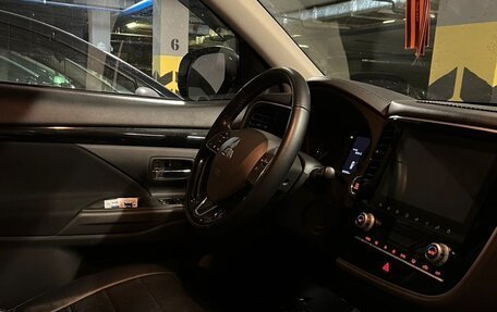 Mitsubishi Outlander III рестайлинг 3, 2021 год, 2 450 000 рублей, 6 фотография