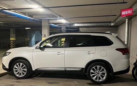 Mitsubishi Outlander III рестайлинг 3, 2021 год, 2 450 000 рублей, 2 фотография