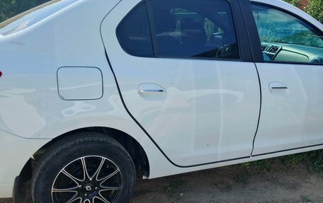 Renault Logan II, 2018 год, 1 100 000 рублей, 2 фотография