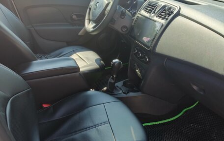 Renault Logan II, 2018 год, 1 100 000 рублей, 10 фотография