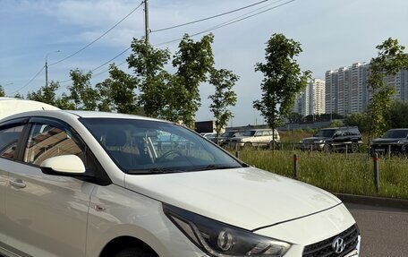 Hyundai Solaris II рестайлинг, 2018 год, 1 050 000 рублей, 10 фотография