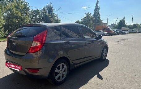 Hyundai Solaris II рестайлинг, 2013 год, 800 000 рублей, 3 фотография