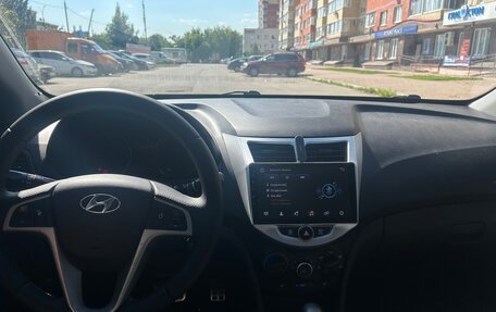 Hyundai Solaris II рестайлинг, 2013 год, 800 000 рублей, 6 фотография
