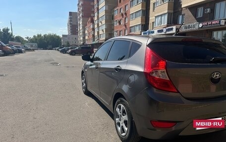 Hyundai Solaris II рестайлинг, 2013 год, 800 000 рублей, 5 фотография
