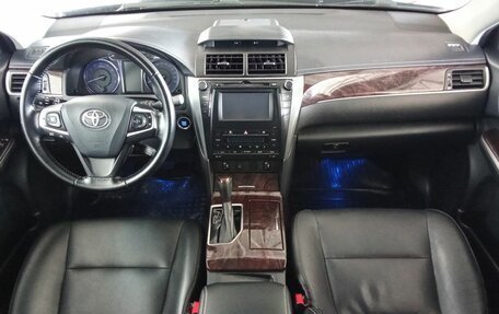 Toyota Camry, 2017 год, 2 285 000 рублей, 9 фотография