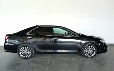 Toyota Camry, 2017 год, 2 285 000 рублей, 8 фотография
