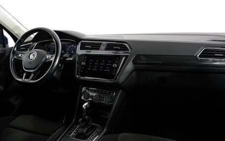 Volkswagen Tiguan II, 2018 год, 2 075 000 рублей, 9 фотография