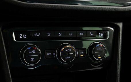Volkswagen Tiguan II, 2018 год, 2 075 000 рублей, 16 фотография
