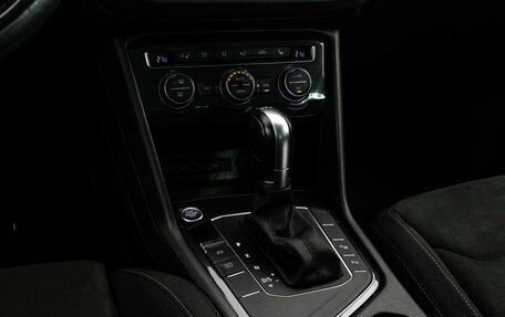 Volkswagen Tiguan II, 2018 год, 2 075 000 рублей, 15 фотография
