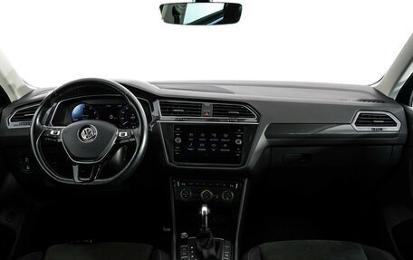 Volkswagen Tiguan II, 2018 год, 2 075 000 рублей, 10 фотография