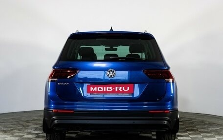 Volkswagen Tiguan II, 2018 год, 2 075 000 рублей, 6 фотография
