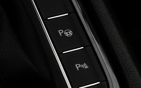 Volkswagen Tiguan II, 2018 год, 2 075 000 рублей, 22 фотография