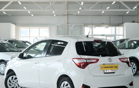 Toyota Vitz, 2018 год, 1 099 000 рублей, 4 фотография