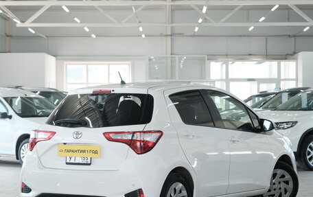 Toyota Vitz, 2018 год, 1 099 000 рублей, 6 фотография