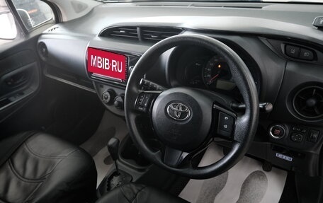 Toyota Vitz, 2018 год, 1 099 000 рублей, 10 фотография