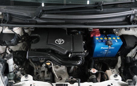 Toyota Vitz, 2018 год, 1 099 000 рублей, 24 фотография
