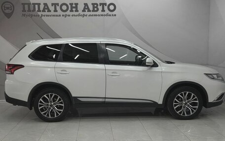 Mitsubishi Outlander III рестайлинг 3, 2015 год, 1 680 000 рублей, 4 фотография