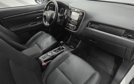 Mitsubishi Outlander III рестайлинг 3, 2015 год, 1 680 000 рублей, 13 фотография
