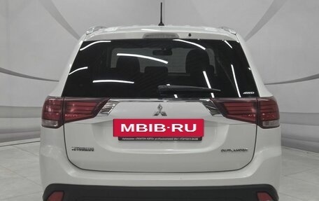 Mitsubishi Outlander III рестайлинг 3, 2015 год, 1 680 000 рублей, 6 фотография