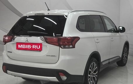 Mitsubishi Outlander III рестайлинг 3, 2015 год, 1 680 000 рублей, 5 фотография