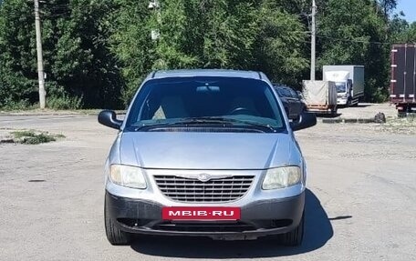 Chrysler Voyager IV, 2001 год, 300 000 рублей, 2 фотография