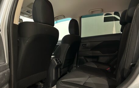 Mitsubishi Outlander III рестайлинг 3, 2018 год, 1 799 000 рублей, 13 фотография