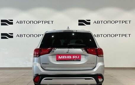 Mitsubishi Outlander III рестайлинг 3, 2018 год, 1 799 000 рублей, 6 фотография