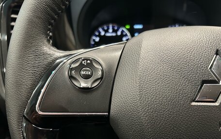 Mitsubishi Outlander III рестайлинг 3, 2018 год, 1 799 000 рублей, 22 фотография