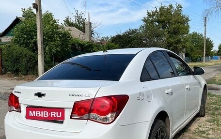 Chevrolet Cruze II, 2010 год, 550 000 рублей, 3 фотография