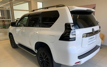 Toyota Land Cruiser Prado 150 рестайлинг 2, 2021 год, 6 600 000 рублей, 6 фотография