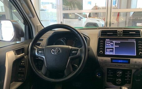 Toyota Land Cruiser Prado 150 рестайлинг 2, 2021 год, 6 600 000 рублей, 9 фотография
