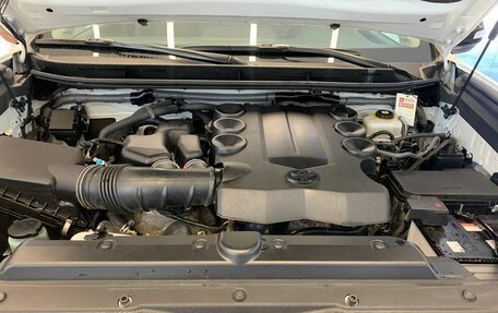 Toyota Land Cruiser Prado 150 рестайлинг 2, 2021 год, 6 600 000 рублей, 7 фотография