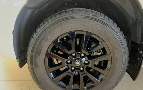 Toyota Land Cruiser Prado 150 рестайлинг 2, 2021 год, 6 600 000 рублей, 16 фотография