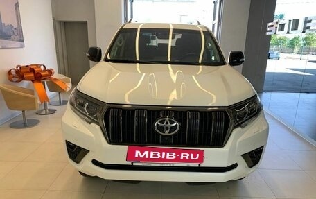 Toyota Land Cruiser Prado 150 рестайлинг 2, 2021 год, 6 600 000 рублей, 2 фотография