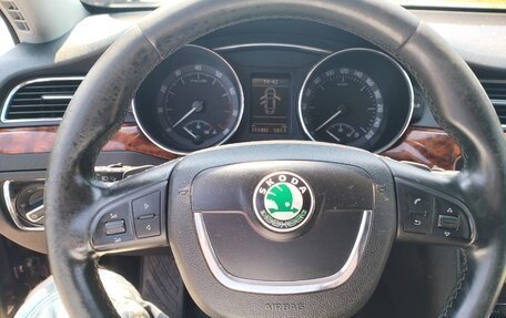 Skoda Superb III рестайлинг, 2010 год, 1 430 000 рублей, 19 фотография