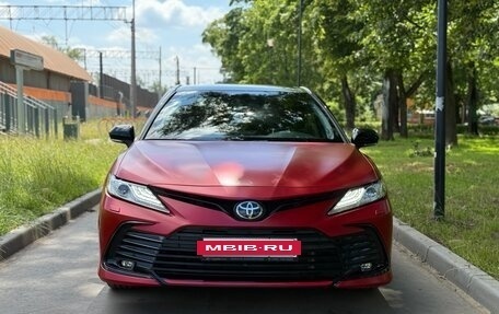Toyota Camry, 2021 год, 3 290 000 рублей, 2 фотография