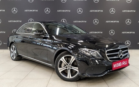 Mercedes-Benz E-Класс, 2019 год, 4 990 000 рублей, 3 фотография