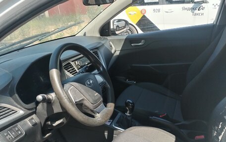 Hyundai Solaris II рестайлинг, 2019 год, 599 000 рублей, 5 фотография