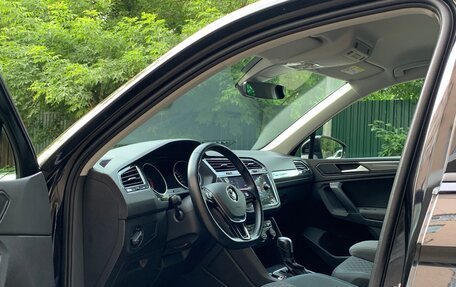 Volkswagen Tiguan II, 2019 год, 2 475 000 рублей, 21 фотография
