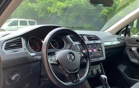 Volkswagen Tiguan II, 2019 год, 2 475 000 рублей, 26 фотография