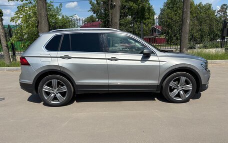 Volkswagen Tiguan II, 2018 год, 2 400 000 рублей, 4 фотография