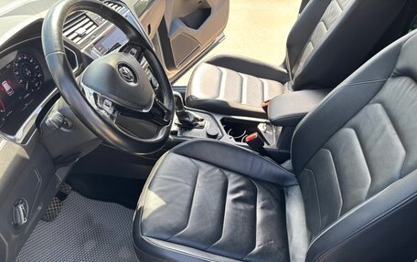 Volkswagen Tiguan II, 2018 год, 2 400 000 рублей, 10 фотография