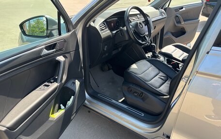 Volkswagen Tiguan II, 2018 год, 2 400 000 рублей, 11 фотография