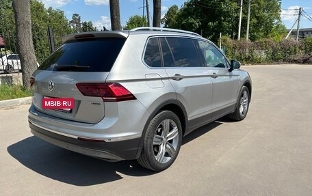 Volkswagen Tiguan II, 2018 год, 2 400 000 рублей, 5 фотография